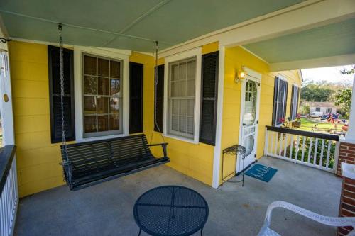 Graduations Welcome! Bayside Bungalow Close Proximity to Downtown Beaufort and Parris Island