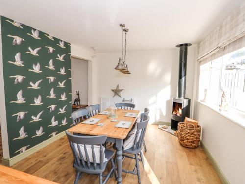 Giggling Goose cottage - image 13