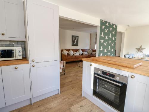 Giggling Goose cottage - image 11
