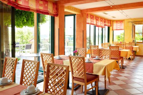 餐廳, 荷索度假酒店 (Ferienhotel Herzog) in 紐馬克特岩華萊西