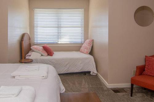 Pelican Point Unobstructed Beach Views Beach Access out back door! detail
