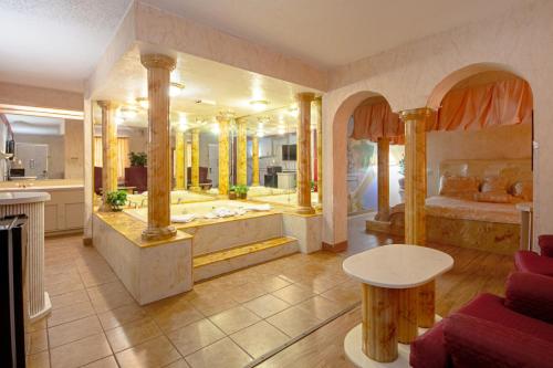 Economy Inn & Suites in Denton