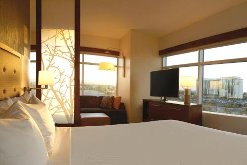 Hyatt Place Las Vegas at Silverton Village, Las Vegas (photo 8)