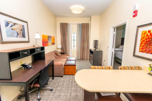 Staybridge Suites Houston - IAH Airport an IHG Hotel - image 7