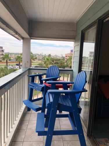 Beachfront Suite- enjoy the sun, food, and relax.