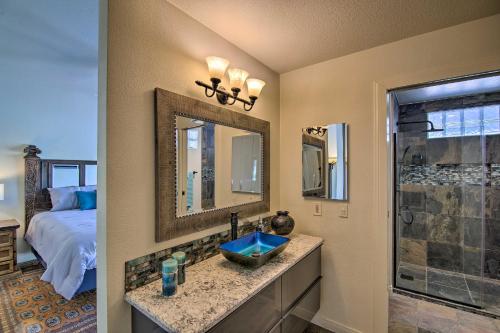 Luna Azul Retreat with Private Pool 3 Mi to Downtown - image 7