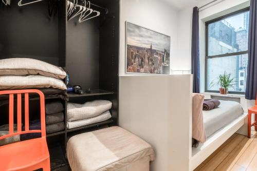 420 Friendly Loft 2 Bedroom Sleeps 6 Grand Central - image 9