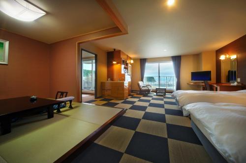 Room with Tatami Area and Open-Air Bath - Breakfast + In Room Dinner Included - Non-Smkoking