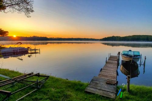 Brainerd Cabin on Camp Lake with Boat Slip and Dock! - image 3