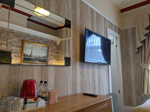 The New Guilderoy Hotel - image 9