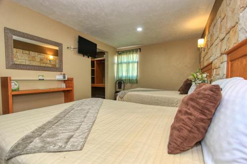 Double Room with Two Double Beds image 4