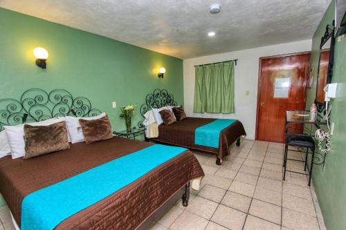Double Room with Two Double Beds image 8