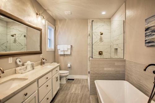 Custom Modern Retreat about 1 Mile to Downtown and Lake! - image 12