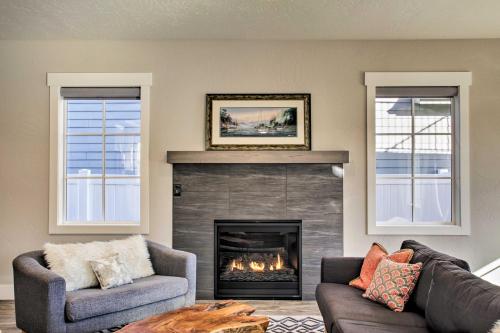 Custom Modern Retreat about 1 Mile to Downtown and Lake! - image 13