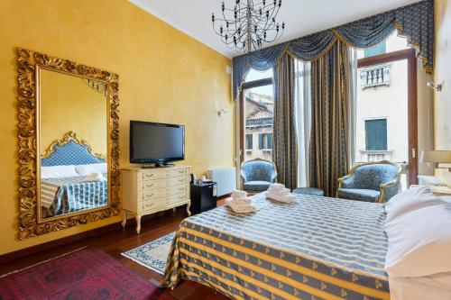 Top Venice Apartments and Rooms Ostreghe Bridge - image 3