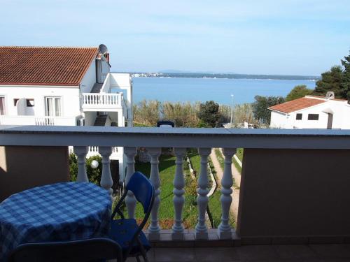  Apartments by the sea Tkon, Pasman - 12394, Pension in Tkon bei Island Gangaro