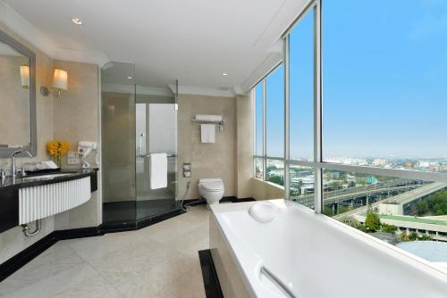 room detail thumbnail 2