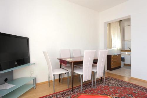 Apartments with a parking space Marusici, Omis - 954