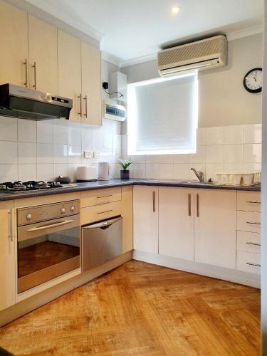 keuken, Largs Pier Hotel in Port Adelaide
