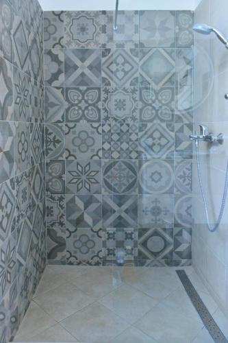 En-suite Rose on Rokova Street - 5 min Walk to the Old Town of Split, Split (zdjęcie 10)