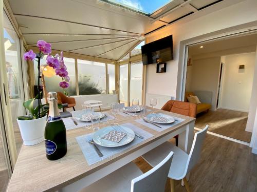 La Petite Maison De Bord De Mer in Guidel