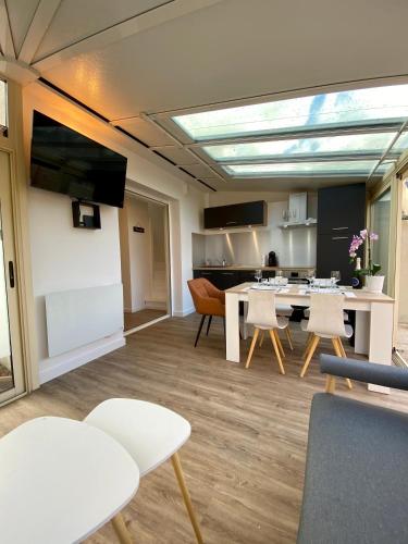 La Petite Maison De Bord De Mer in Guidel