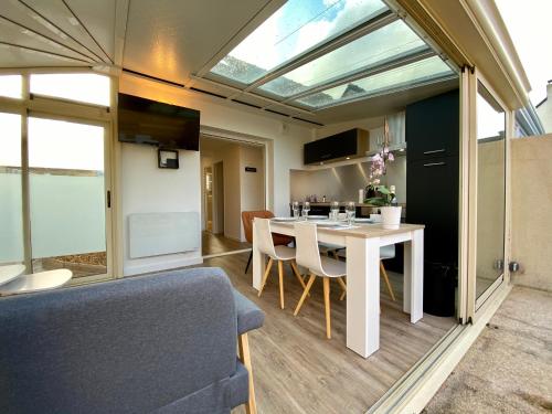 La Petite Maison De Bord De Mer in Guidel