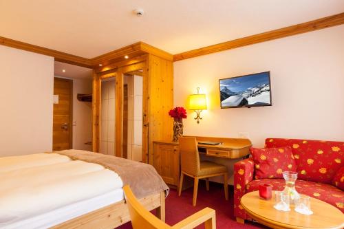 Hotel Holiday - image 9