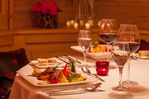 Hotel Holiday - image 2