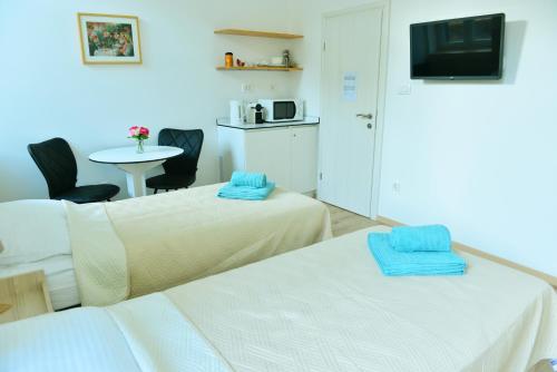En-suite Rose on Rokova Street - 5 min Walk to the Old Town of Split, Split (zdjęcie 6)