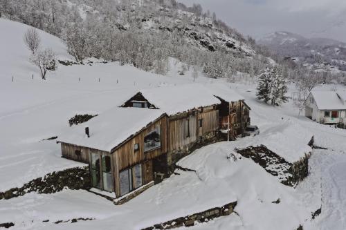 Ein heilt spesiell låve i Røldal (Ein heilt spesiell lave i Røldal) in ลอฟทุส