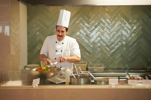 Sunrise Jade - Adults Only - image 9