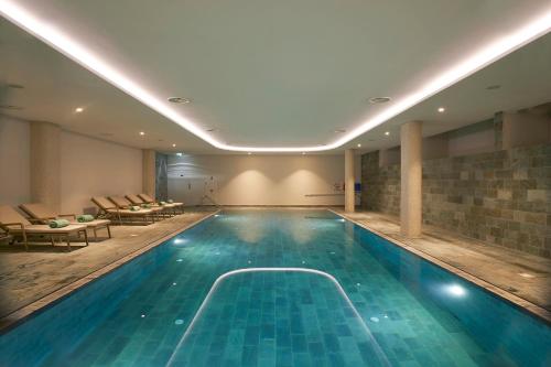 Sunrise Jade - Adults Only - image 7