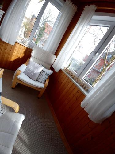 1 queen bed, 1 sofa bed