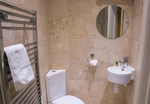 Harlow apartment - image 3
