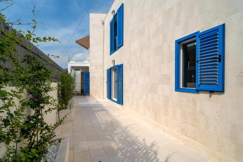 VILLA 23 - image 2