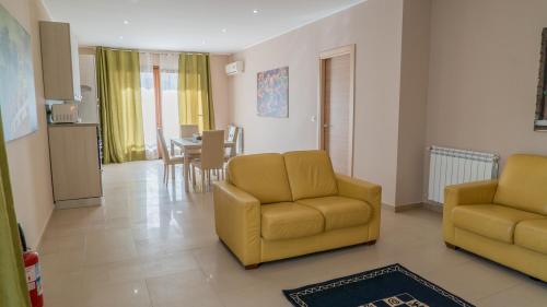 Deluxe Apartment image 9