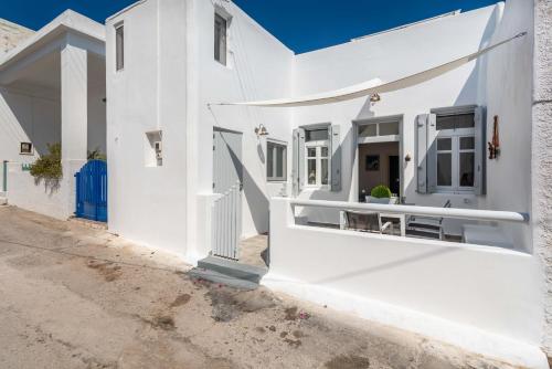 Casa Nostalgia – Milos
