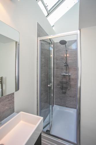 Three-Bedroom Townhouse image 3