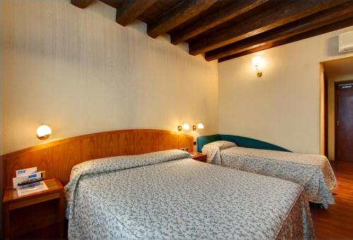 Hotel Corot - image 8
