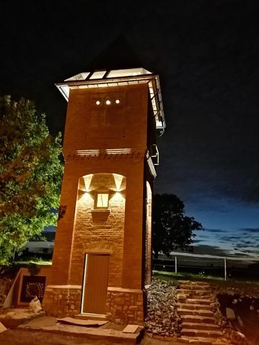 Logement insolite La tour de Larbuisson gîte à louer Asse