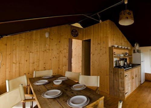 DT Lodge Tent Holiday, Lanterna