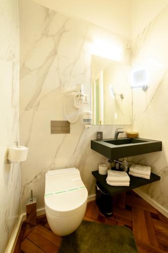 Matei Corvin Deluxe Apartment - image 8