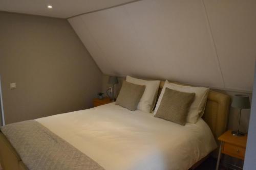 2 twin beds