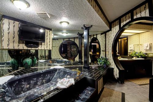 Economy Inn & Suites in Denton, USA