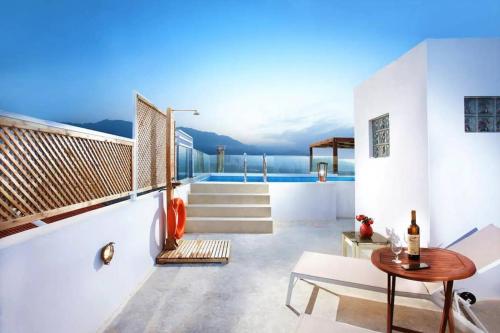 Villa Archontiki, with rooftop pool and stunning panoramic views!