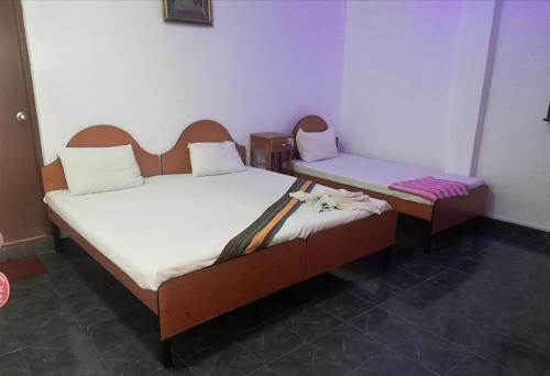 Standard Triple Room image 8