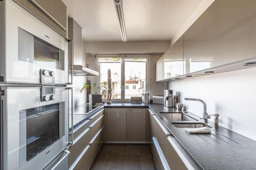 Veeve - Rooftop Views of the Arc de Triomphe - main image