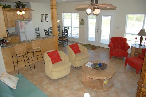 Beach Time home - image 6