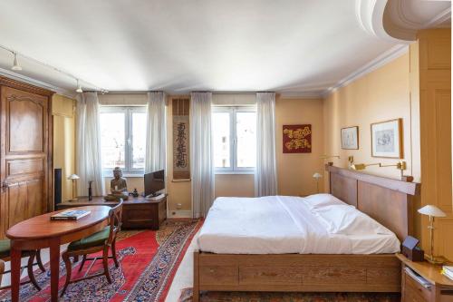 Veeve - Rooftop Views of the Arc de Triomphe - image 14